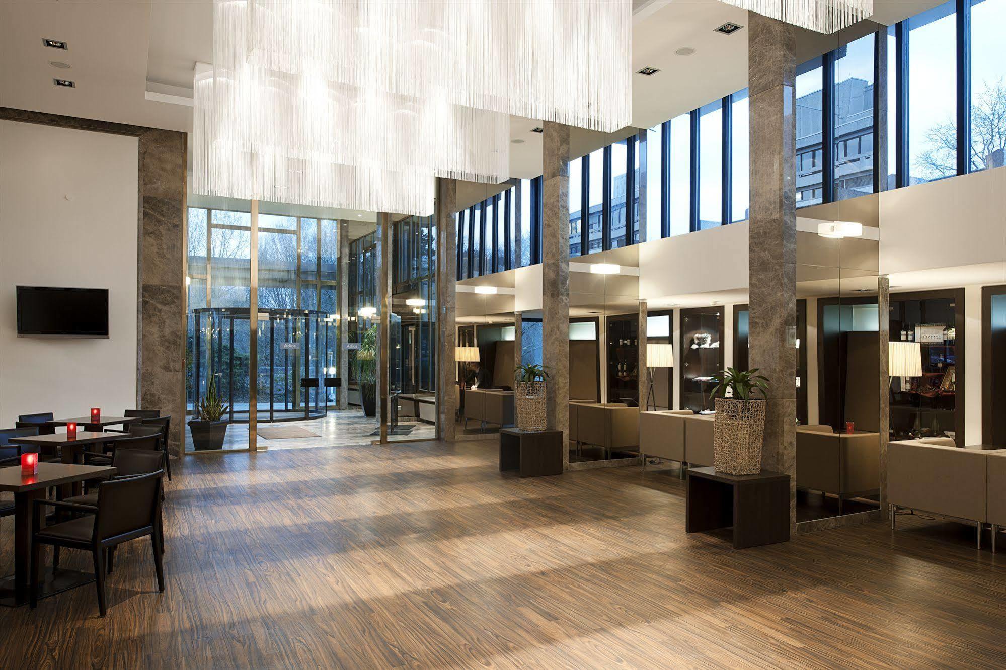 Nh Wiesbaden Exteriör bild